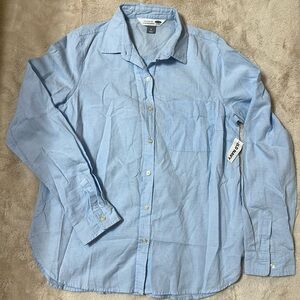 NWT Old Navy Classic Button-Down Shirt - medium